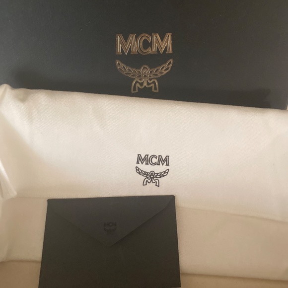 MCM pink wallet - Picture 2 of 3